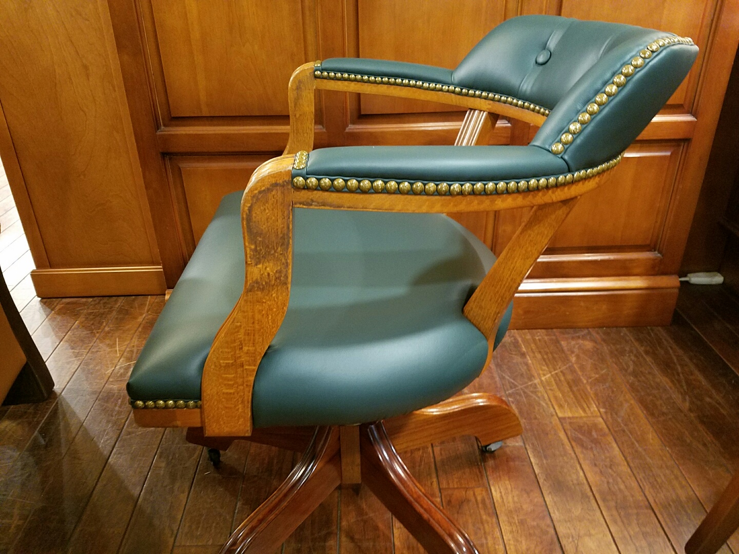 これぞ横浜 洋家具作りのスタートみたい - ダニエルブログ